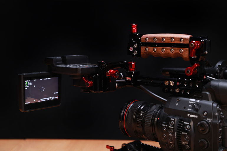 canon-c300-zacuto-mounting-kit-lcd-screen-display