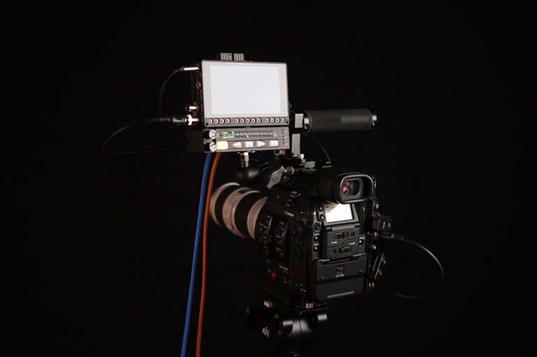 external-monitor-cinema-dslr-camera-canon-c300