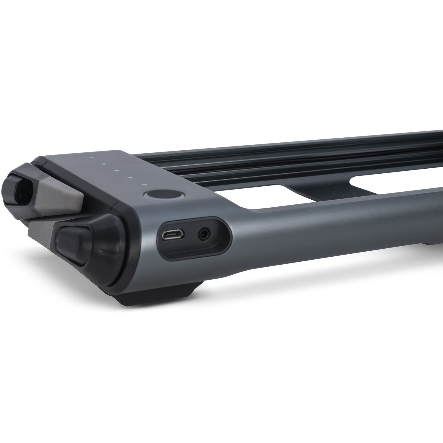 End cap of the Rhino ROV Pro Traveler 16 with USB-C charging port, 2.5mm shutter jack, and battery indicator
