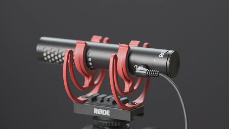 rode-videomic-go-ii-analog-cable-plugged-in