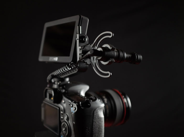 rode-videomicro-dslr-smallhd-focus-external-monitor