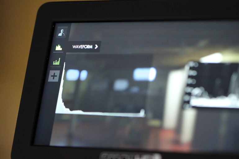 smallhd-external-monitor-waveform-exposure-histogram-lut